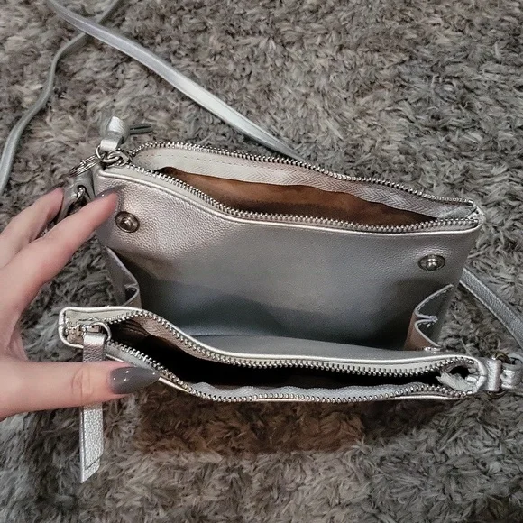 Old Navy Cross Body Bag - Picture 4 of 9